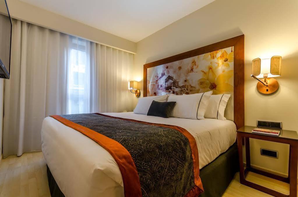 Eurostars Andorra Hotel Kültér fotó A bedroom at the hotel
